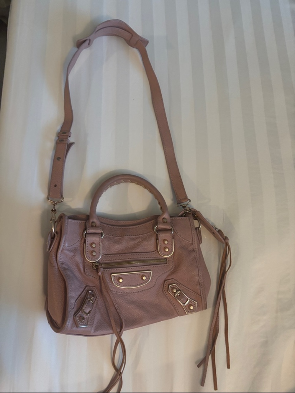 Balenciaga Leather Shoulder Bag - Dusty Rose
Authentic